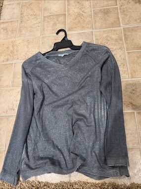 Tempo Paris Metallic Heather Gray V-Neck Sweater